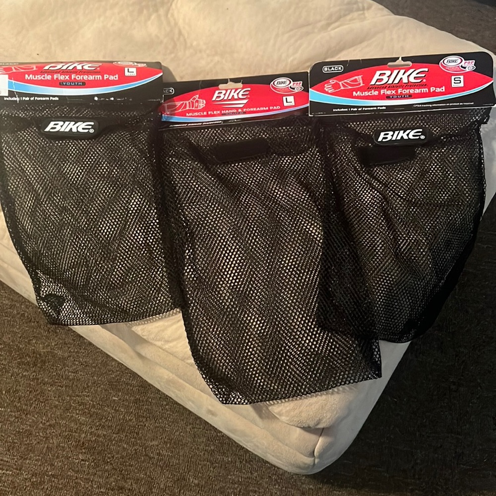 BIKE! Muscle flex forearm pads (S) & (L), Muscle flex hand/forearm pad (L) (BLK)